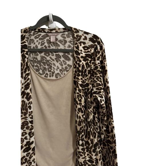White Stagg Women’s Medium Leopard Print Brown and Tan Long Sleeve Blouse - Picture 4 of 14